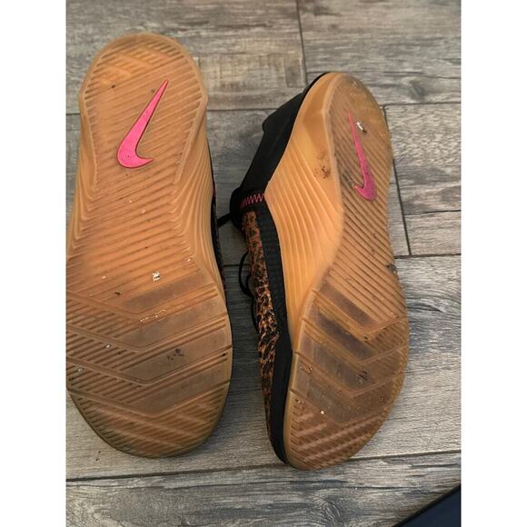 Nike Black Metallic Gold Chutney Cheetah Print Metcon Running Shoes Size 10 - Picture 14 of 14